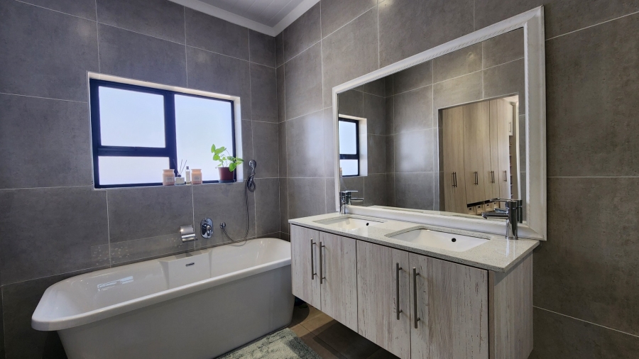 3 Bedroom Property for Sale in Country Club Western Cape